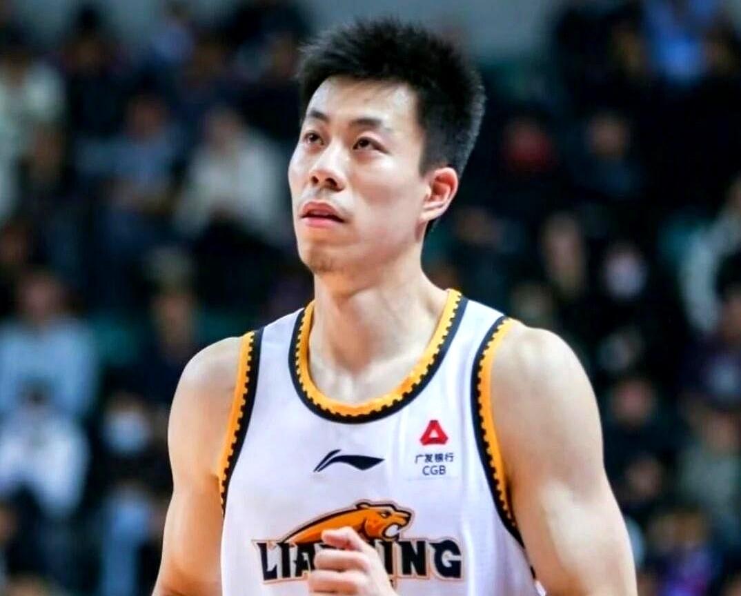 给了两场首发机会，曾凡博还是没能打出来。备战世预赛，郭士强教练组直接变阵，把