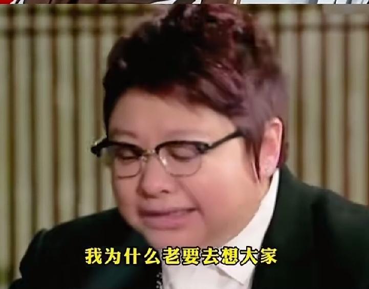 著名歌唱家韩红老师在接受采访时情绪激动爆粗口：“我为啥老得想着大家，大家是他妈谁