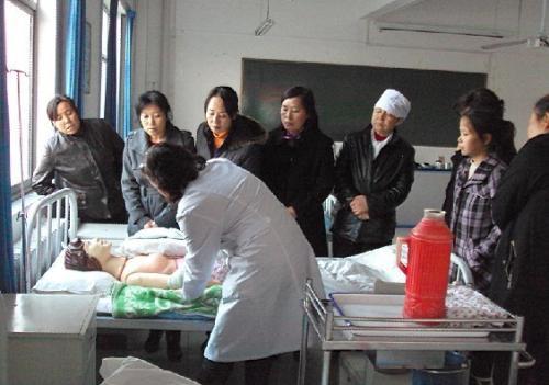 奶奶给孩子冲奶粉, 导致孩子消化道坏死, 病因让奶奶后悔不已