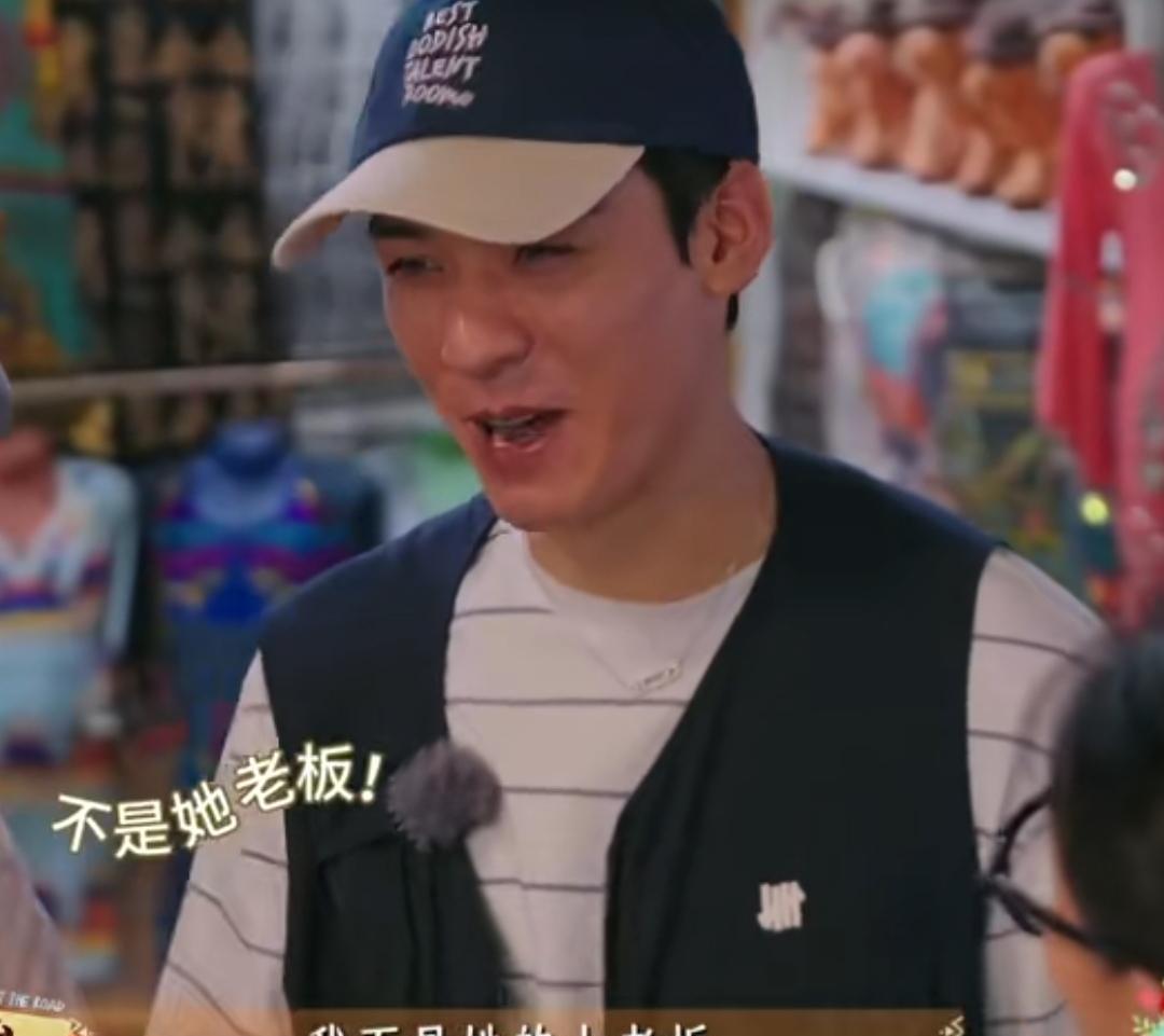 龚俊被埃及人错认为是张雅琪的大老板，龚俊赶紧解释自己不是，龚俊：“我不是她的大老