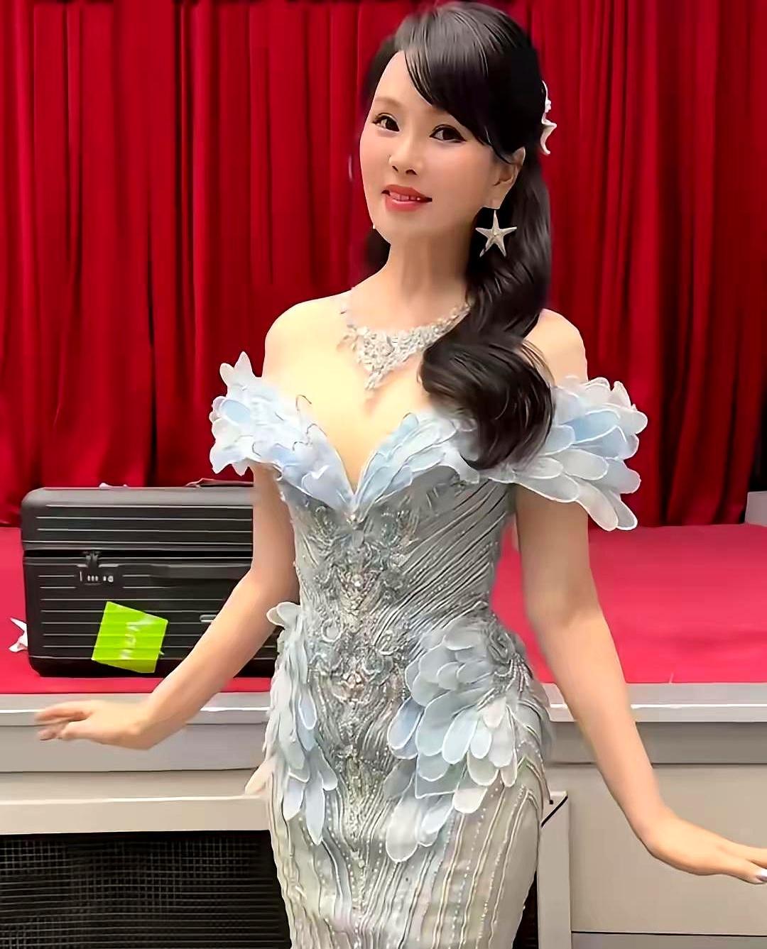 都以为秦昊受不了伊能静的‘作’，十年后才发现，我们全被骗了。她那种‘太女人’的手