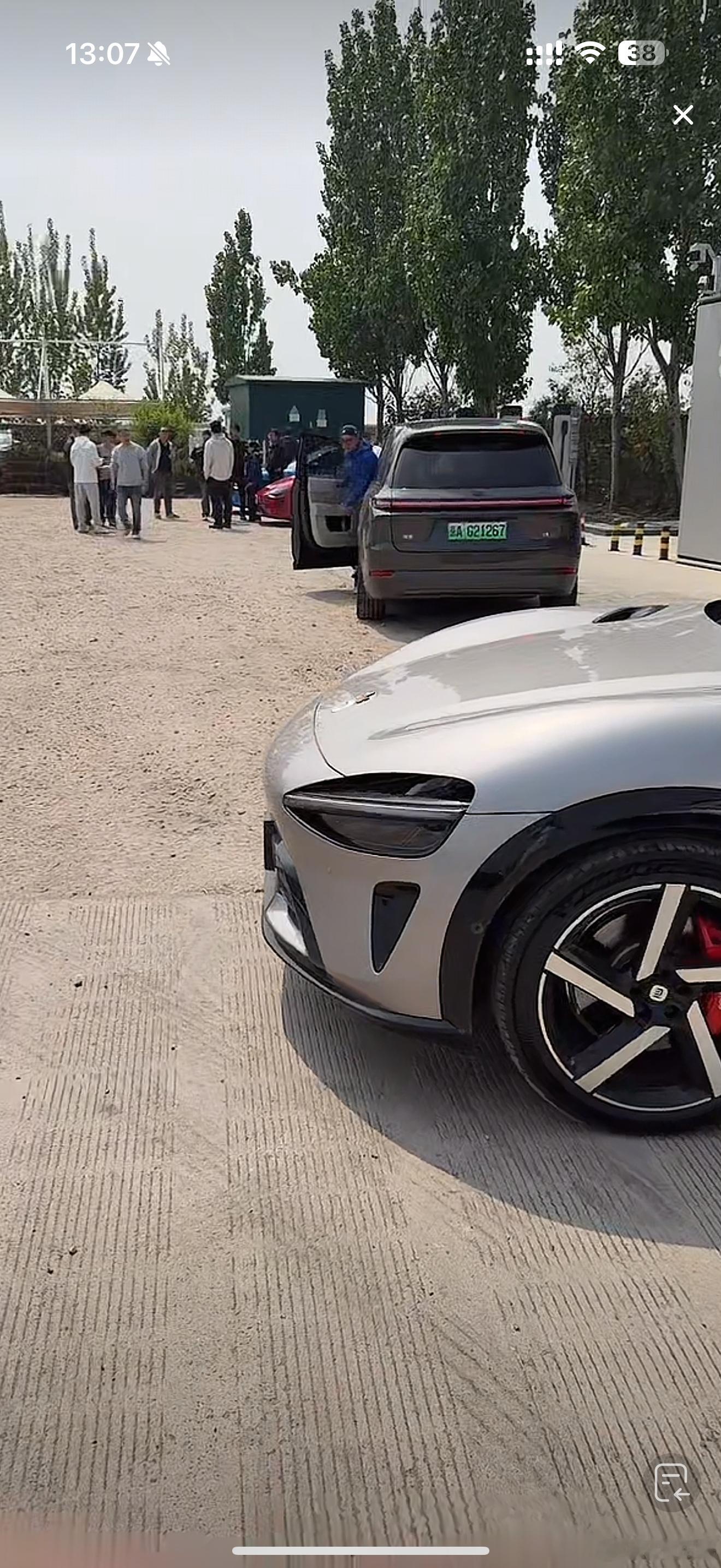 小米新款SU7的续航保障车是理想L9？？？物资，拍摄设备啥的都丢理想上面。之前记