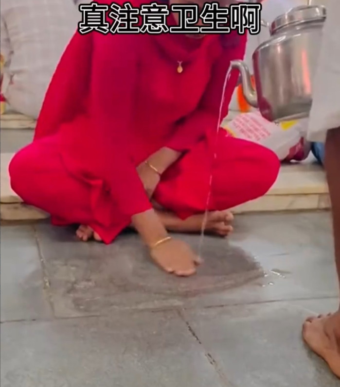 三哥的身体抵抗力强无敌，这就餐流程绝对刷新三观，看起来算不算干净又卫生？有人