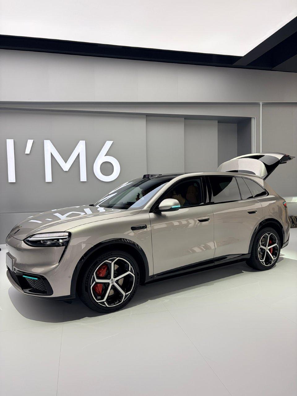 李想：老余，你看评论区了吗？余承东：看了，说你"L6连续7个月销量破2万"