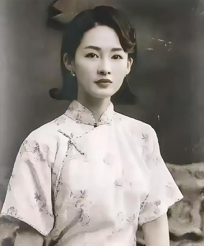 1915年，军阀王德庆娶15岁少女当妾，然而，2年后他就离世了。王家按王德庆生前