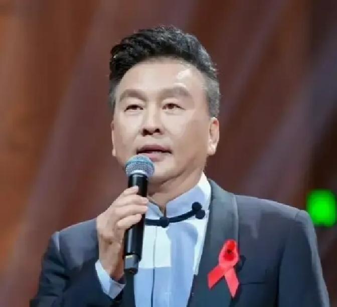 4月8日，娱乐圈一整天都静悄悄，没想到下午时分，突然传来一个著名主持人跨国夺子瓜