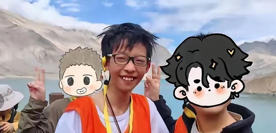 明星本来也和自己孩子差不多只不过有钱了，就开始各种收拾自己：美美容，整整脸，整
