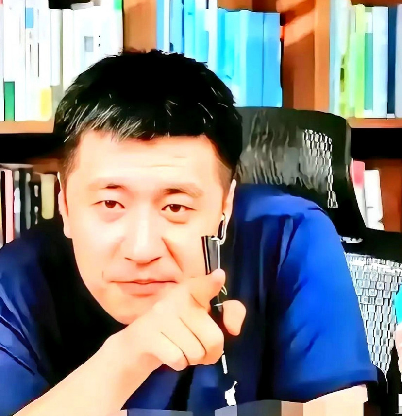 张雪峰发文说江西有3个同学没听老师劝告，坚持不报清华北大，选了其他学校。他觉