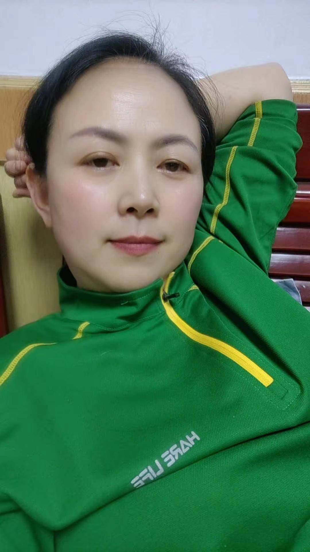 🏸不是很厉害，但是很热爱，打的时候多欢乐，打完浑身酸痛……