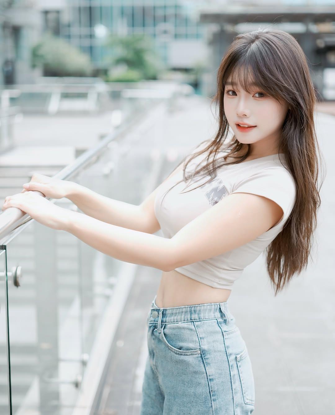 元气少女，清新夏日穿搭，微笑面对每一天！🌞👗💕分享日常美裙穿搭