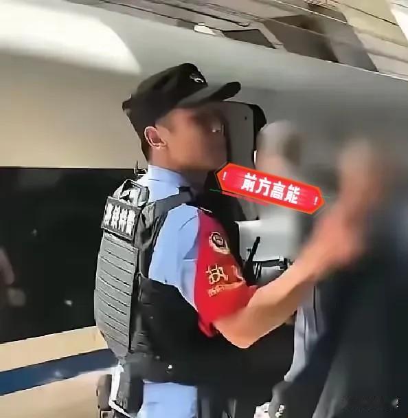 洛阳高铁站最催泪一幕！冰冷规则下，藏着最滚烫的人心见过无数车站的相聚离别
