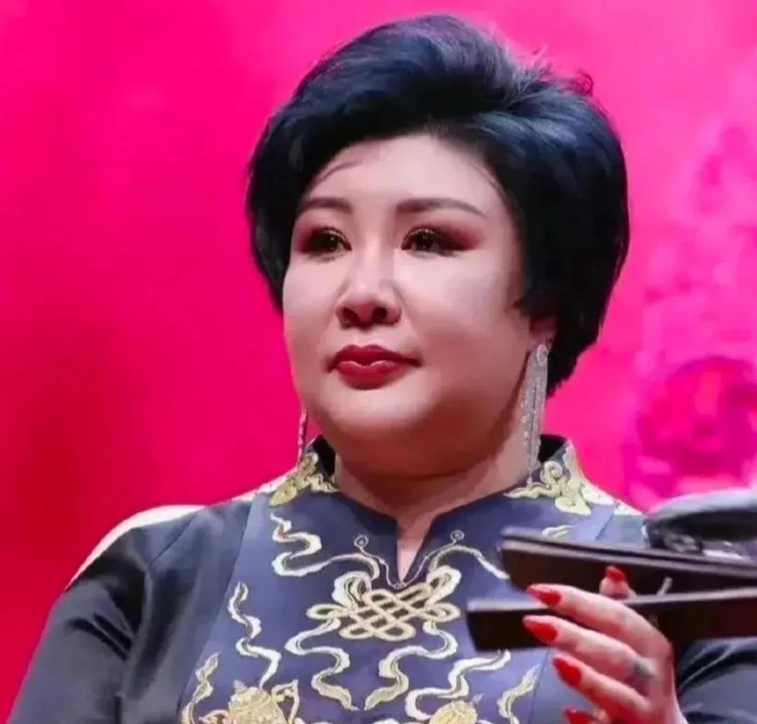 家人们，大瓜来了！都以为曹云金和郭德纲闹掰，是曹云金主动提的，万万没想到，竟是王