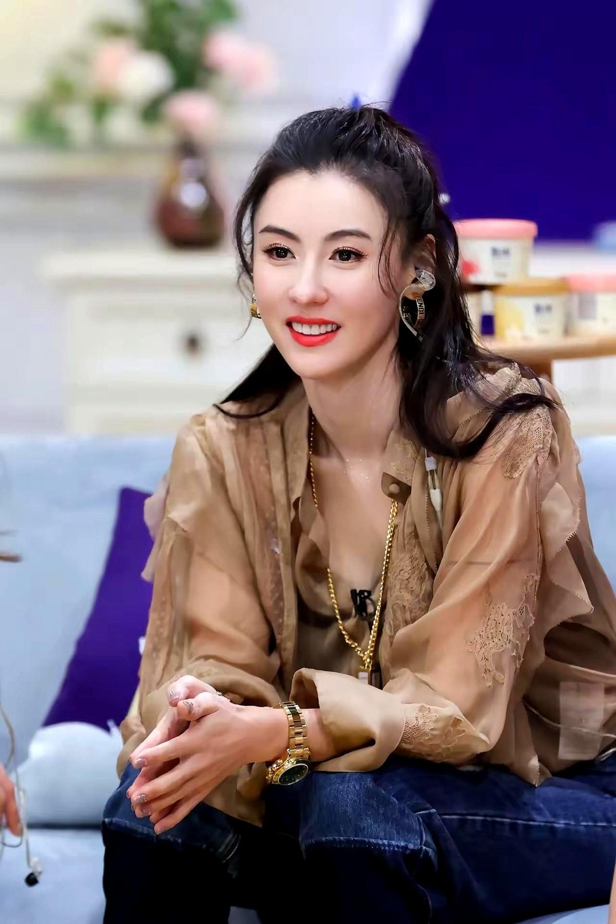 张柏芝家三个儿子的爱，真是各有各的“打开方式”！大儿子直接甩“我爱你”，三儿子突