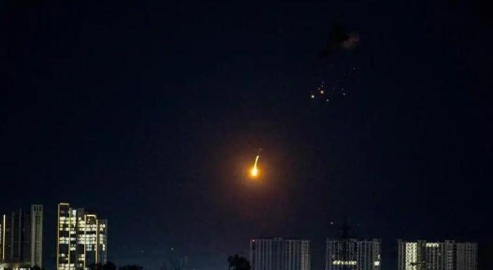 那个曾经叫嚣不停的以色列，没有怎么叫了，一下子变得安静了！为什么？以色列发现美国