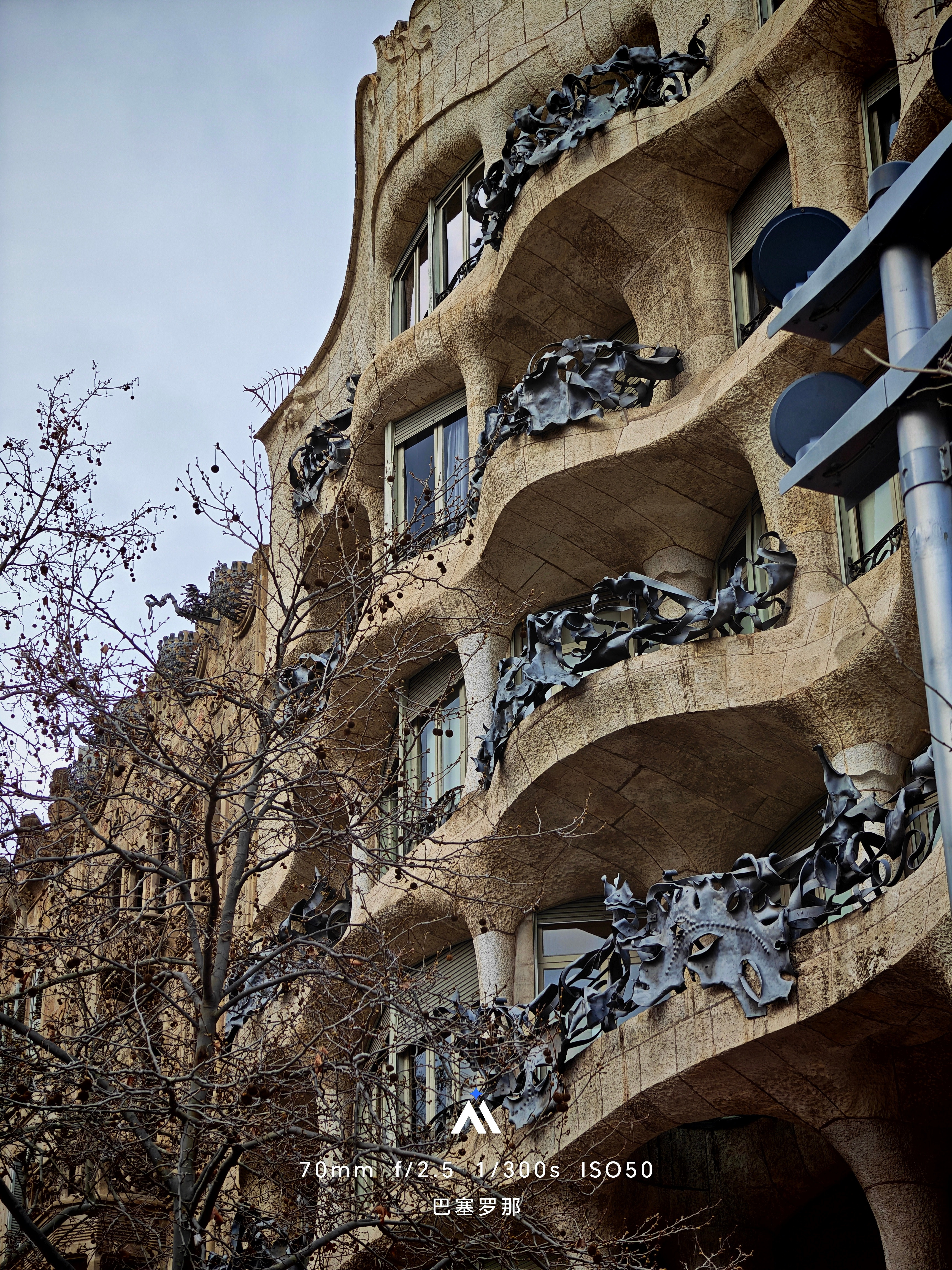 来巴塞罗那怎么能不扫个街，欧式古建筑还是很多的，这个城市虽然没有什么高楼大厦成群