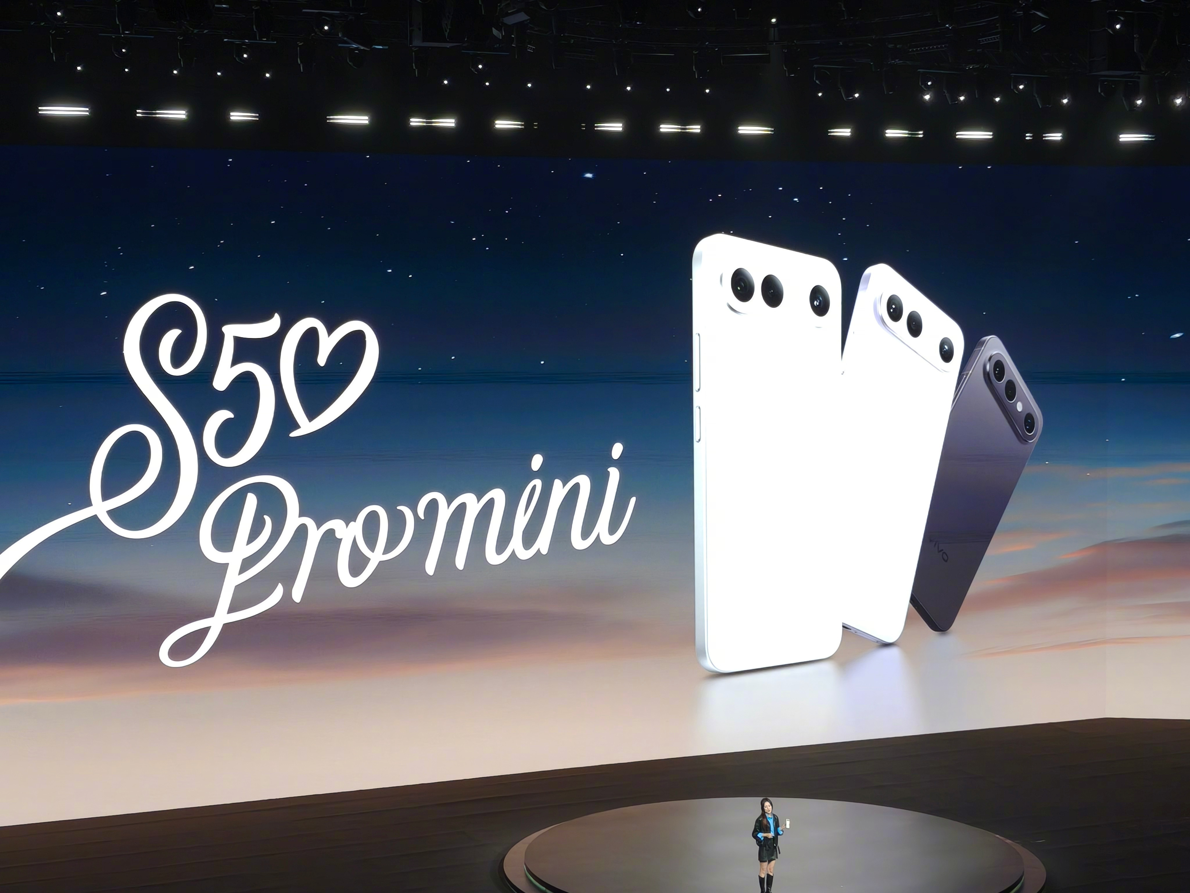 颜值超在线，强大好玩的Live图，还有旗舰级的满配性能，vivoS50的表现s