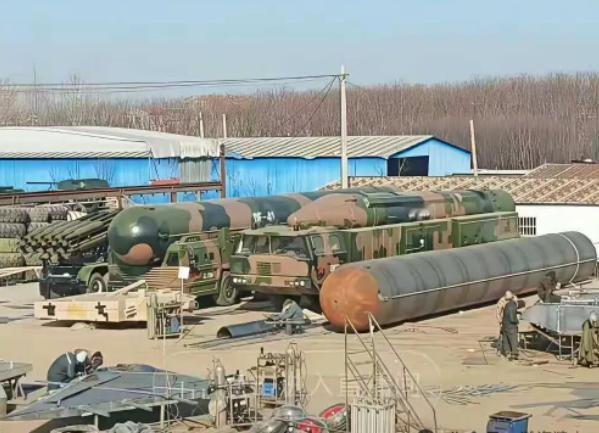 美国终于能“安枕无忧”了，原来中国的东风-41洲际导弹竟是这样的。模型厂里