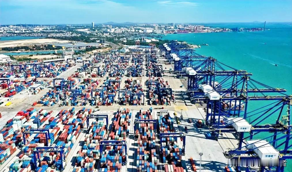 美国眼红，中国芯片卖疯了眼看中国可能并不会采购大量的美国先进芯片，所以美国急了