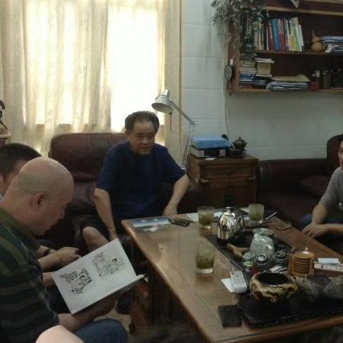 2013年，徐湖平和朋友们，分享文物收藏心得，一张罕见的合影，从照片中我们可以看