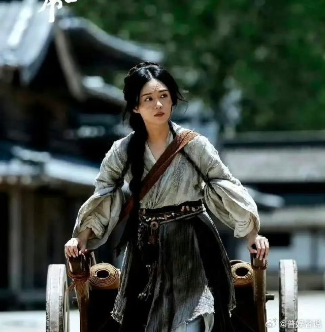 鞠婧祎这情况真是应了那句一朝被蛇咬十年怕井绳。《花间令》里郑合惠子前两集戏份出彩
