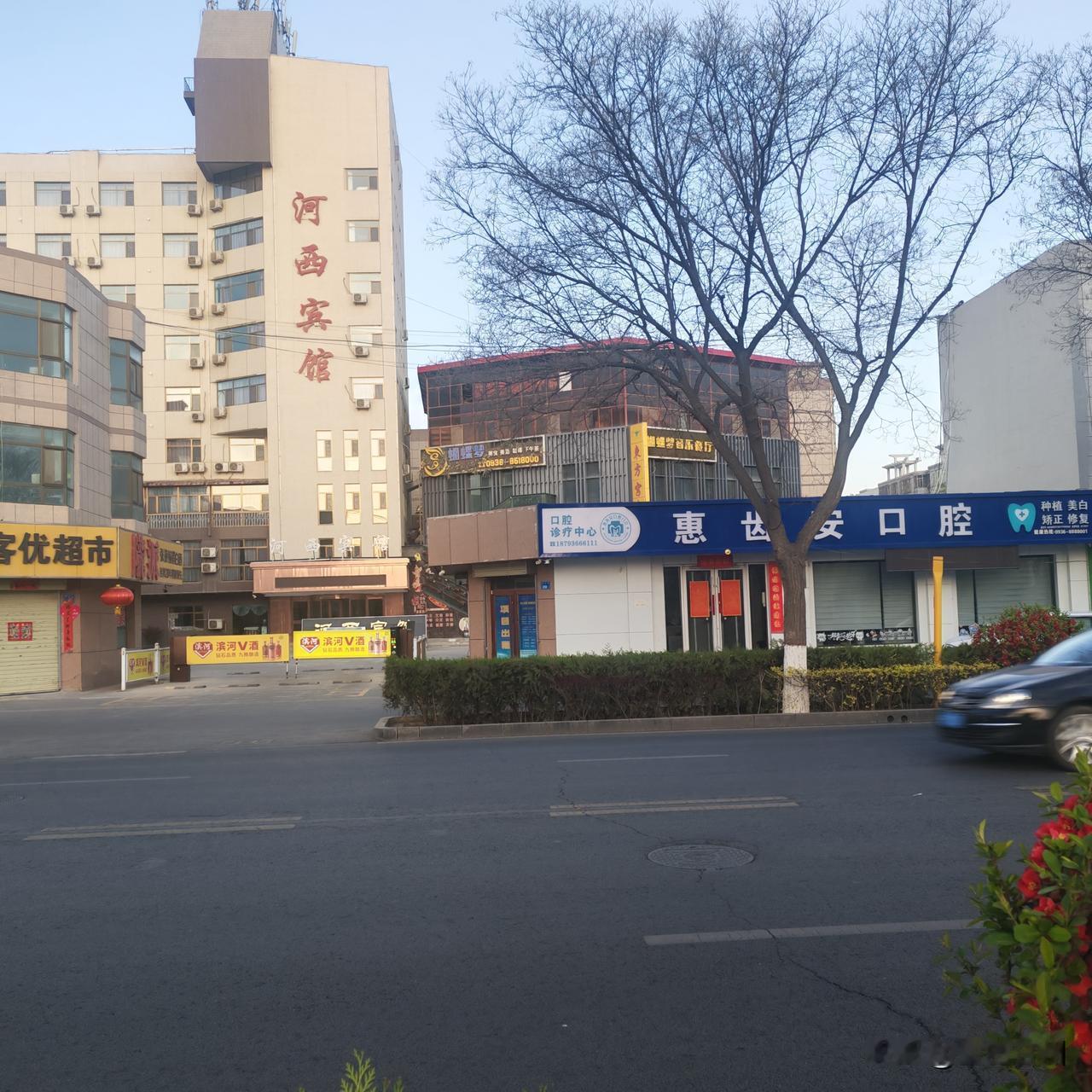 为啥领导身边的人提拔快？还真和谙熟职场潜规则有关。很多人以为能力强就能升职，其实