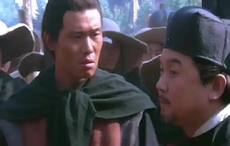 为何非要杀掉李虞侯？这实则是原著埋下的一个伏笔，预示着梁山最终的结局。武松和鲁智