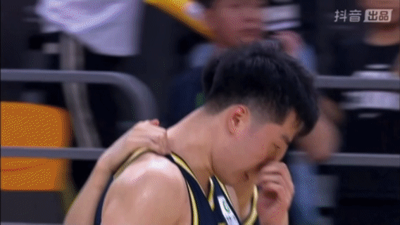 张皓嘉赛后好像是哭了cba