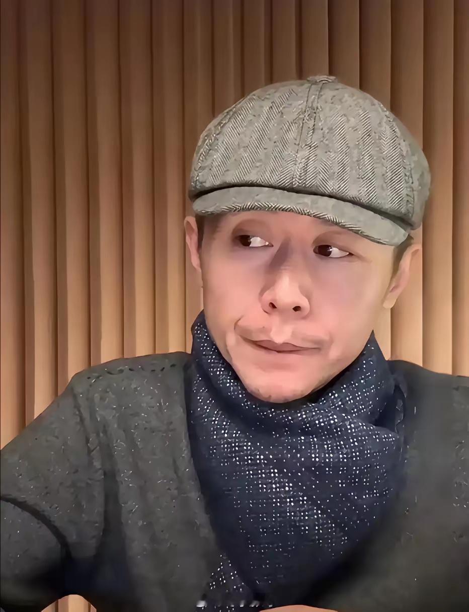 大冰直播间凌晨连麦，一位外卖员说想给女儿买架二手钢琴，预算两千。大冰听完没劝捐，