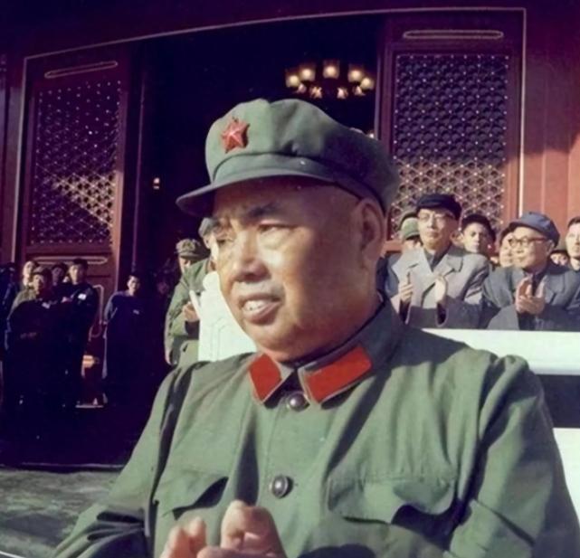 1955年，南京军区正在选司令员，然而，毛主席决定放弃任用三野猛将，却让一位大老