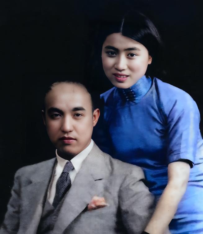 1933年，胡风在朋友韩起家遇见了为营救一位左联盟友而来的梅志。那一天，梅志穿着