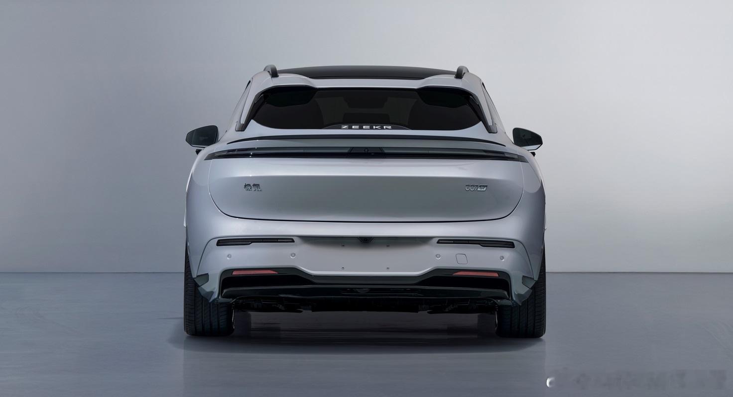 改款极氪007、007GT也正式登陆了工信部007的外观进行了微调，用上了类似之