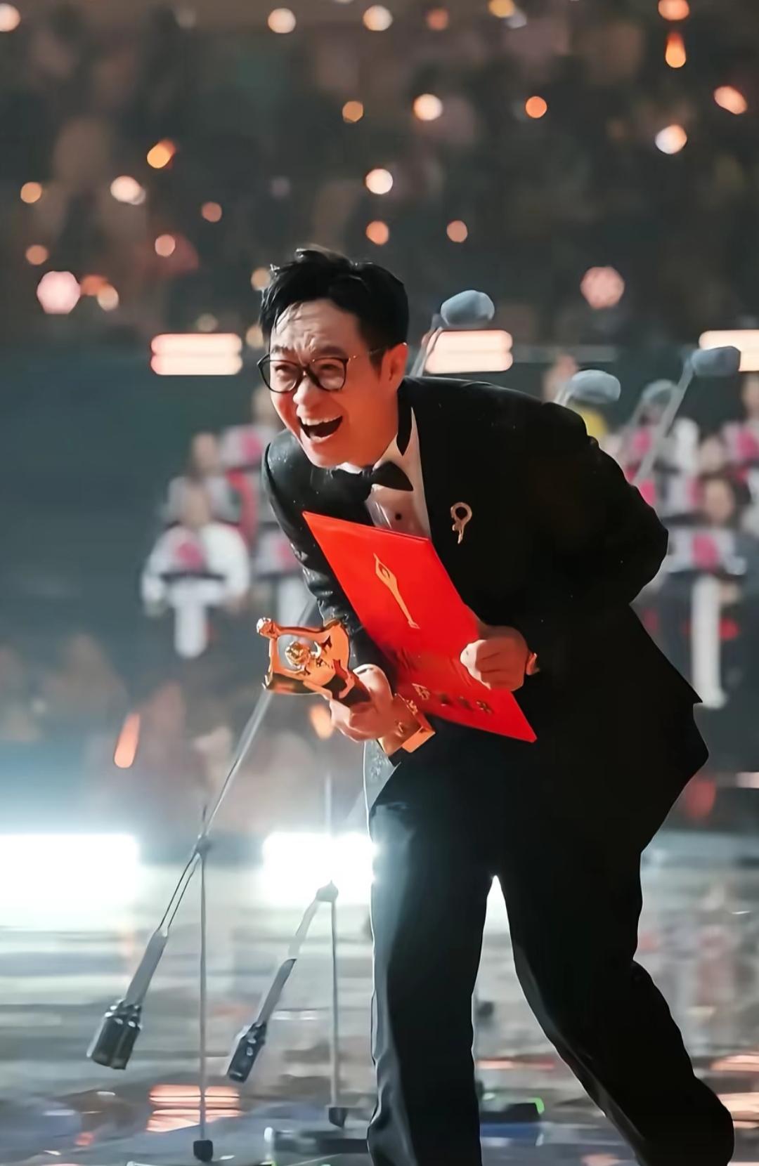 当年张朝阳，给大鹏2000万，去拍煎饼侠，结果票房卖了11.6亿。虽然