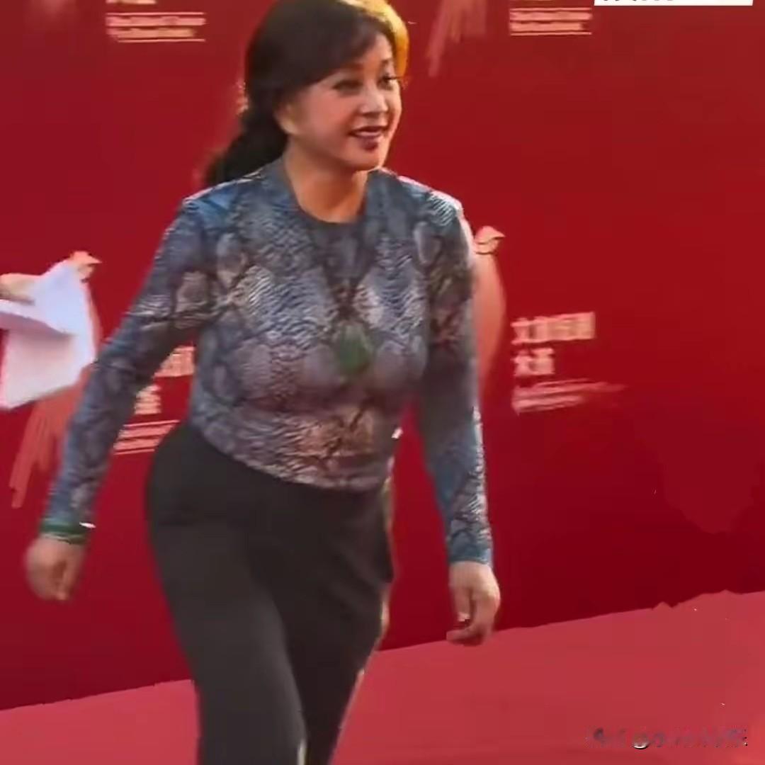 要是刘晓庆真是我奶奶品牌方就算把金山银山摆我面前我都不可能让75岁的她