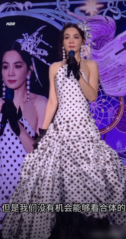太原演唱会，一个37岁的女歌迷抢过话筒就哭：S.H.E救过我的命，我们不是没人要的孩子。Ella在台