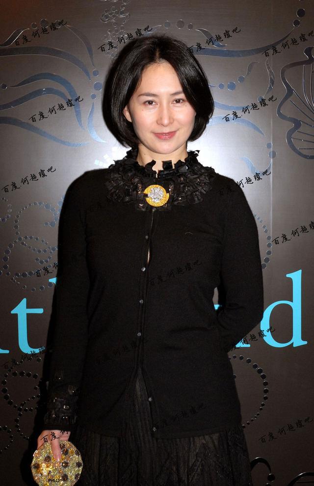 普通女人扔掉的衣服，赌王“真”千金何超琼却穿成了高定。你以为名媛靠logo堆砌