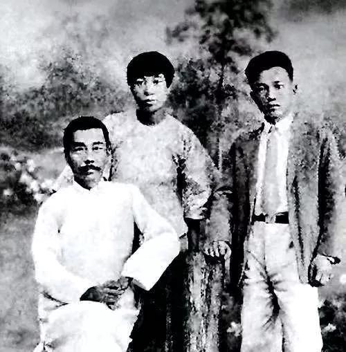 1933年，鲁迅写了很多抨击国民党的文章，老蒋大怒，派沈醉前去暗杀。沈醉在鲁迅