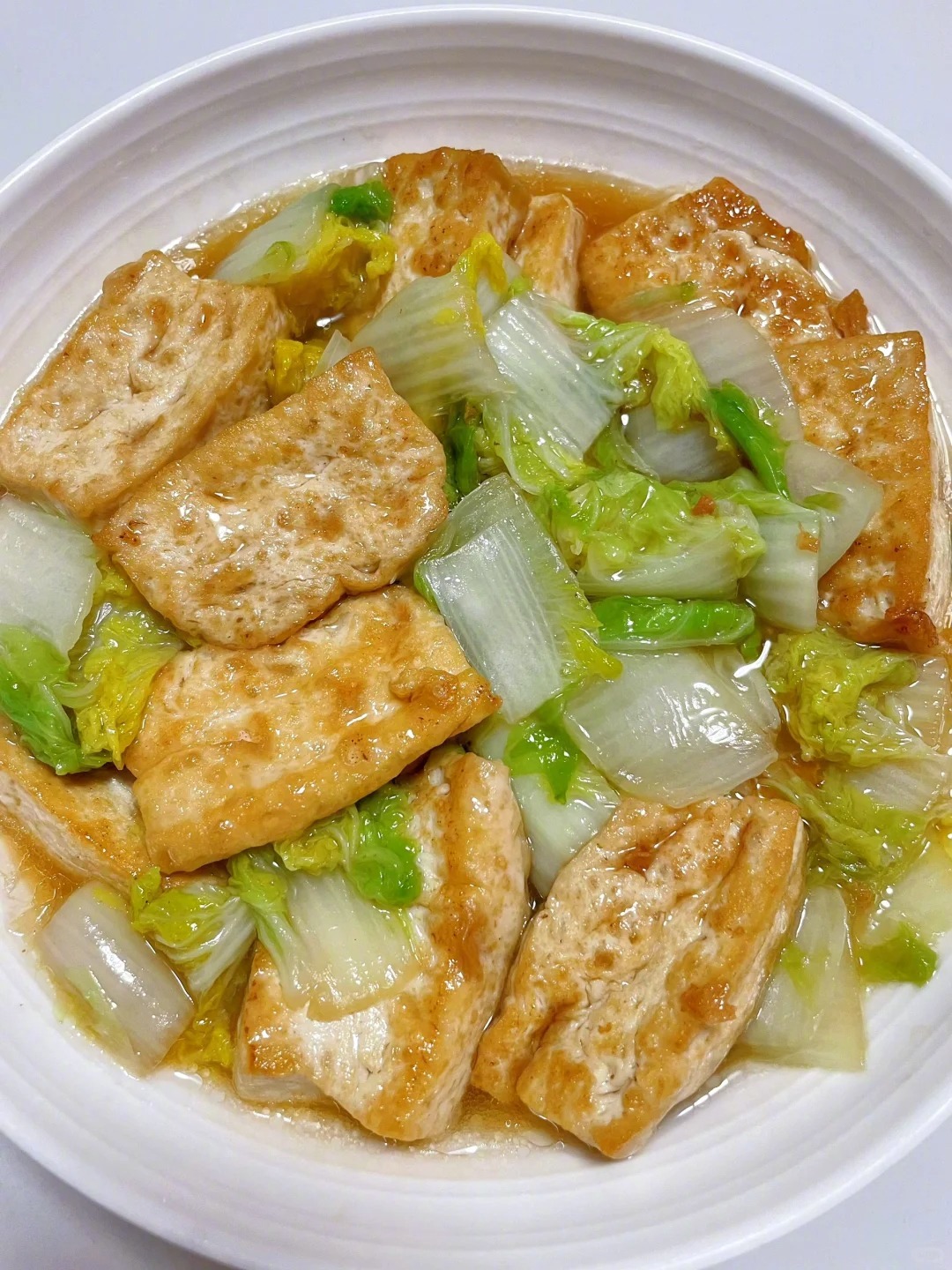 简单又美味的家常菜，白菜烧豆腐！！假期大鱼大肉吃腻了，试试这道白菜烧豆腐，做法简