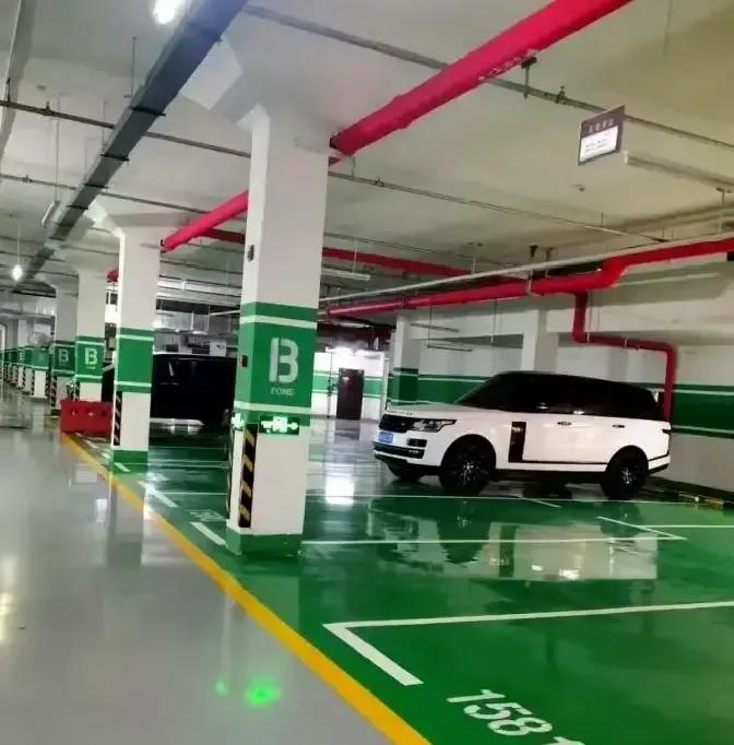 我2021年咬牙买了三个车位，总价三十六万，想着以后每家都得有两台车，躺赚。结