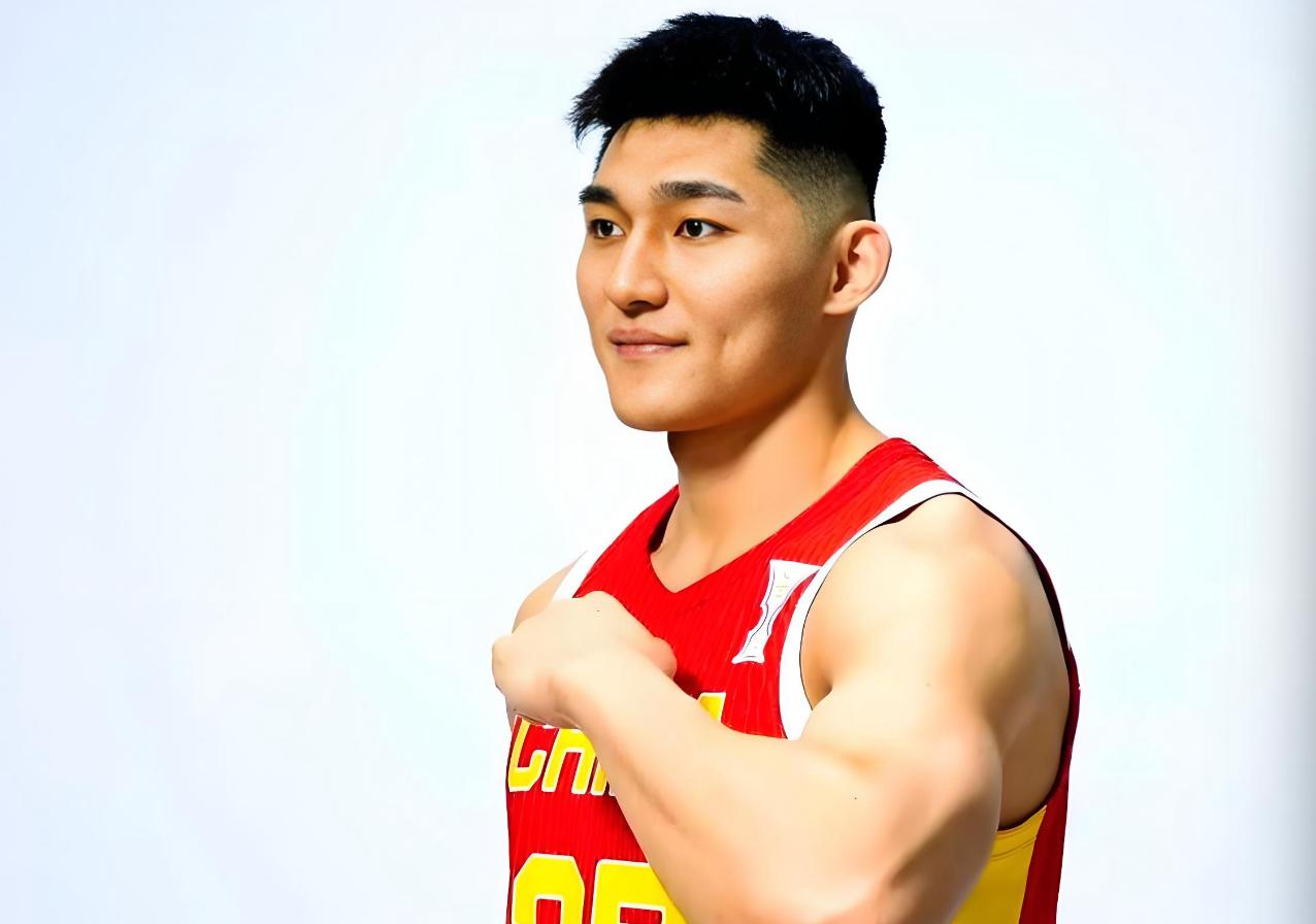 李祥波再一次入选中国男篮引起争议，CBA名记：还不如将名额给广东队1球员。随着