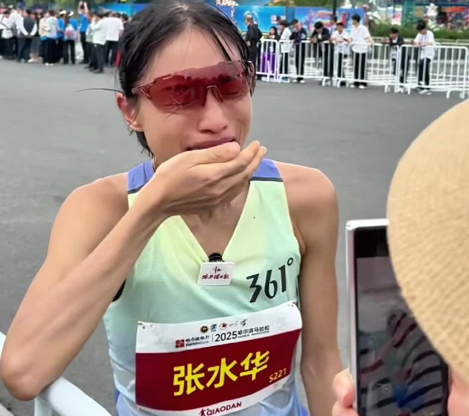 “张水华的领导和同事一定忍她很久了”！最近3个月参加10次比赛。而她这个水平的运