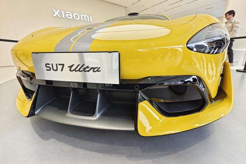 从硬实力看，小米很能打。SU7Max版性能超强，百公里加速2.78秒，操控接近