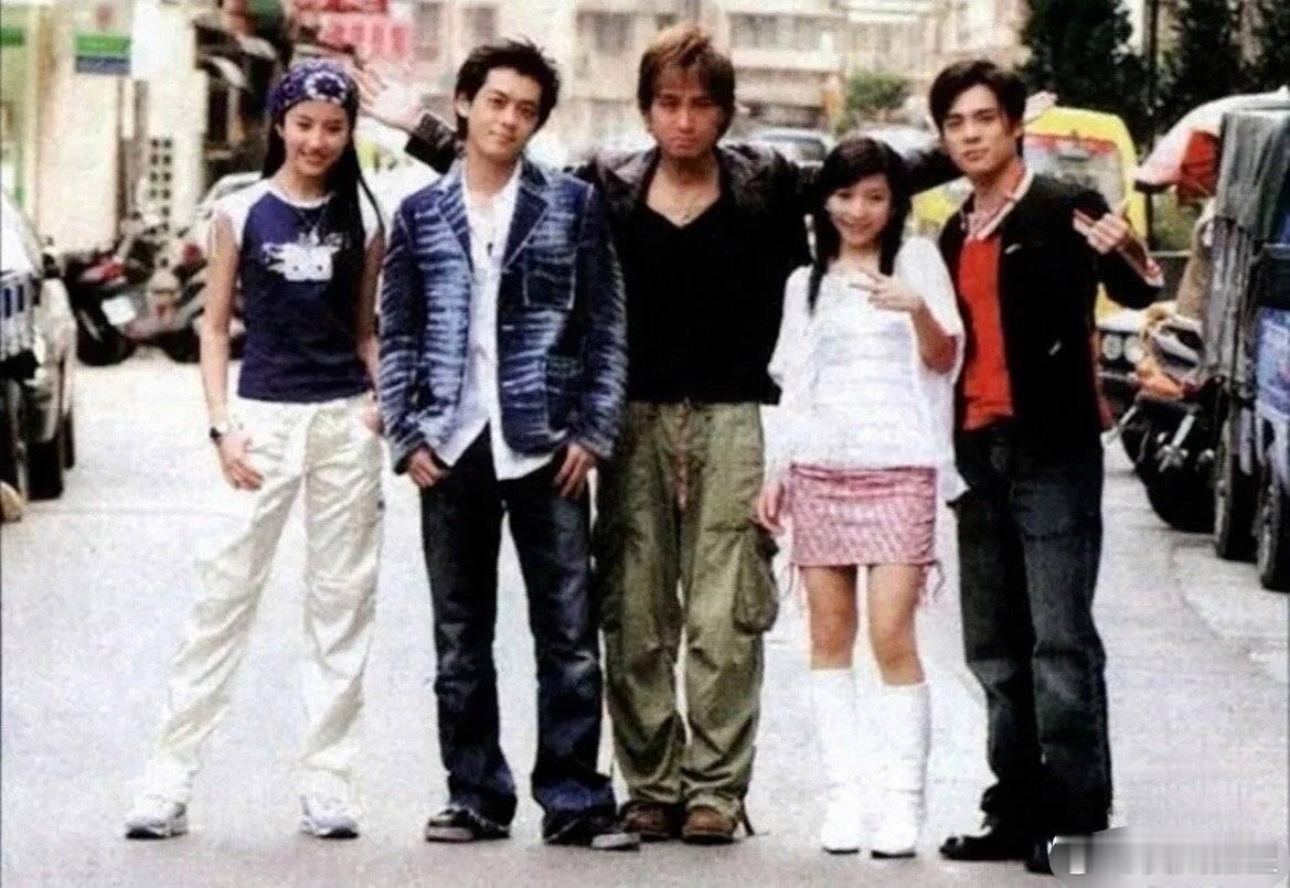 老照片里的刘亦菲，这大高个