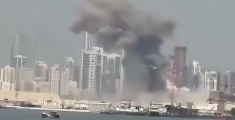 🔻终于看到了伊朗被逼到绝境的血性了。🔻直接对着巴林海军基地码头设施开炸，导弹