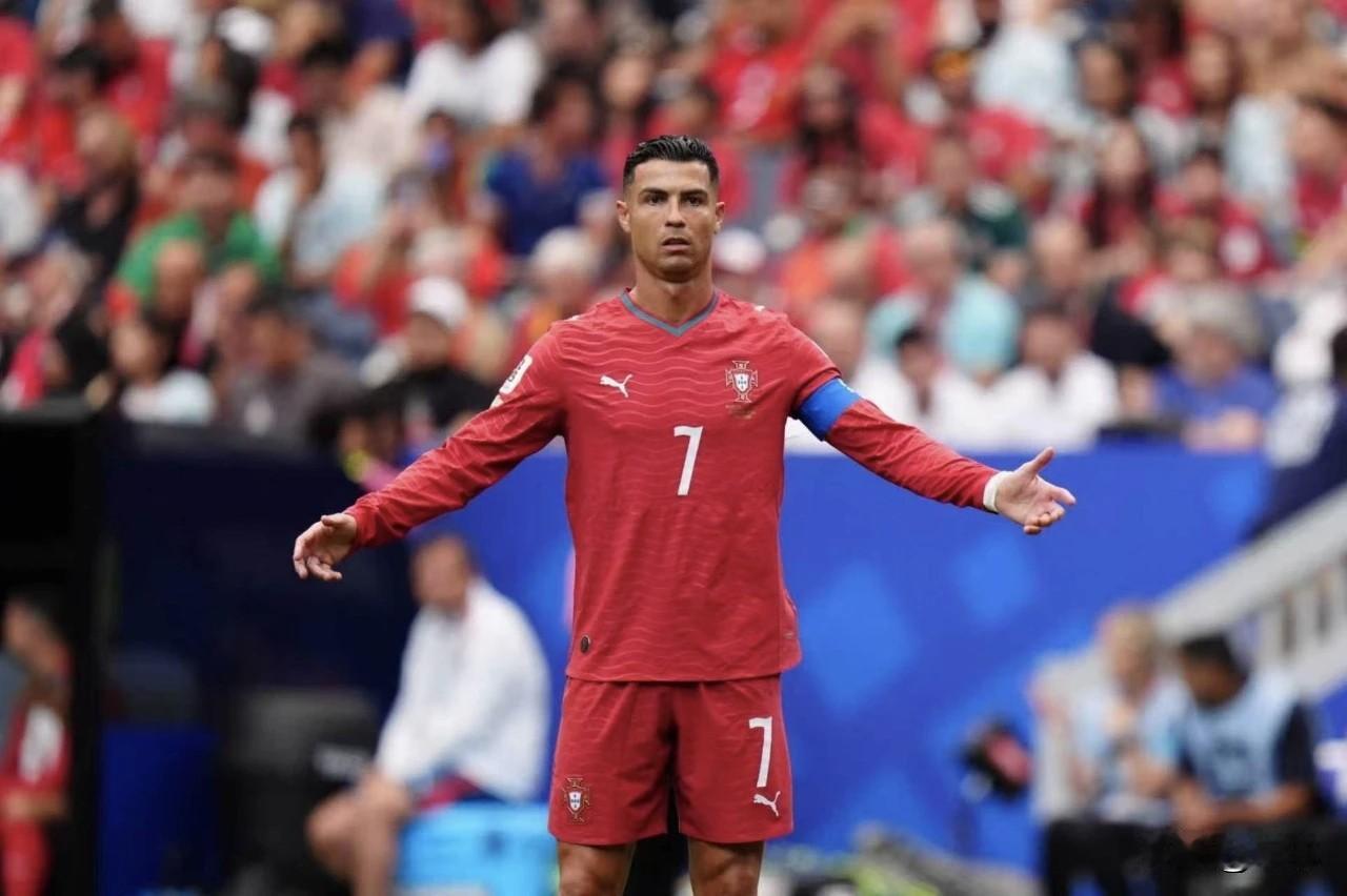 梅西惨败，上演帽子戏法又如何？这才一天，热度就被C罗抢走了。西班牙滑跪感谢，
