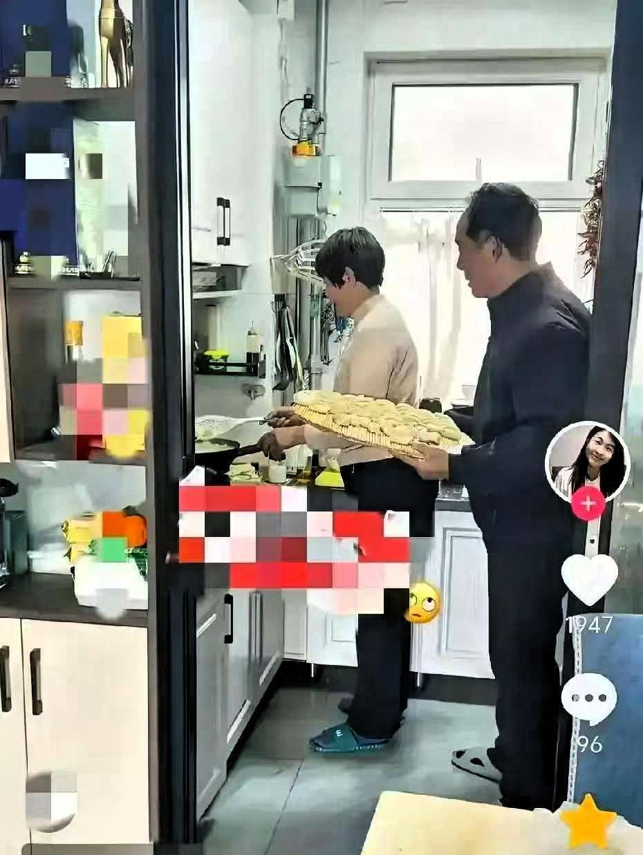 山东淄博一位儿媳起床闻到饺子香，发现婆婆已经煮好开吃却没叫她，举着手机冲进厨房“