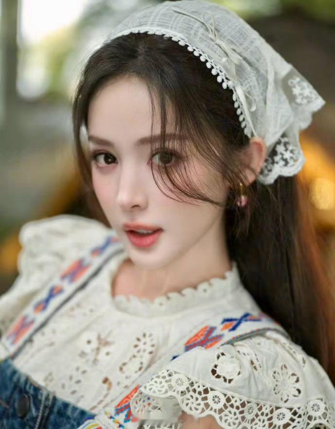 西域明珠，惊鸿照影，娜扎是我心动的原因。娜扎拍写真又差点热晕过去