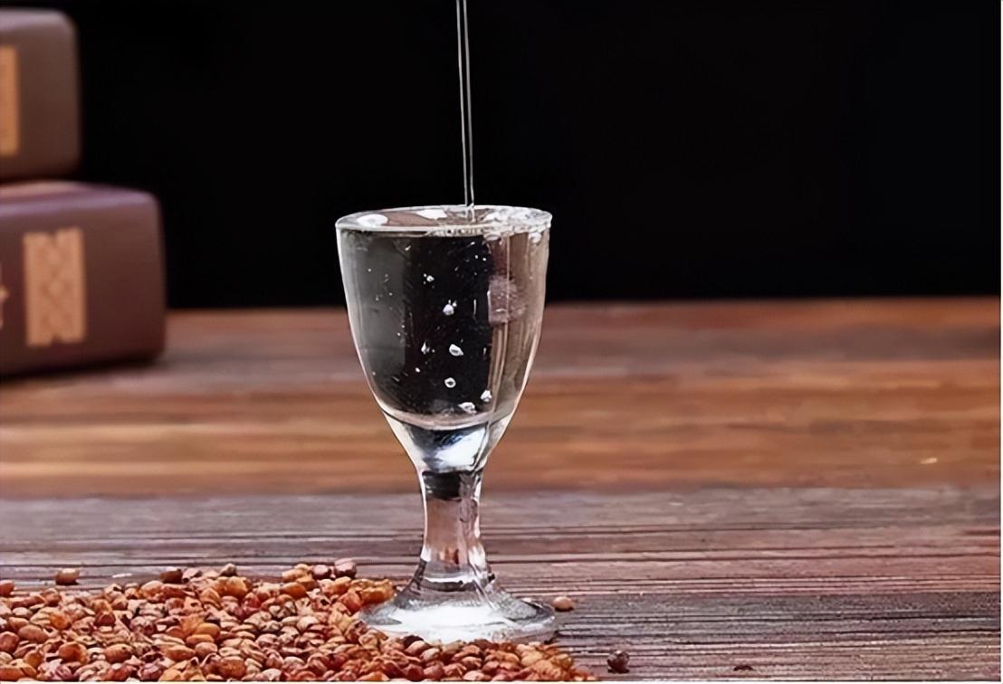 大蒜是肝病的“发物”？医生建议：想要肝好，忌3物，吃2果大蒜是