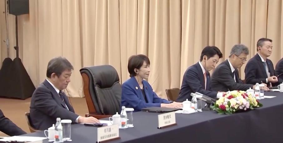 当着中方的面，高市早苗提到台湾，坚持一个中国 10月31日韩国庆州的那场中日