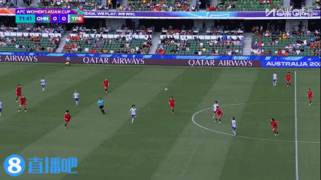 70分钟时王霜马赛回旋式脚后跟传球太精妙了，陈巧珠胸部停球后一站式带球突破至底线