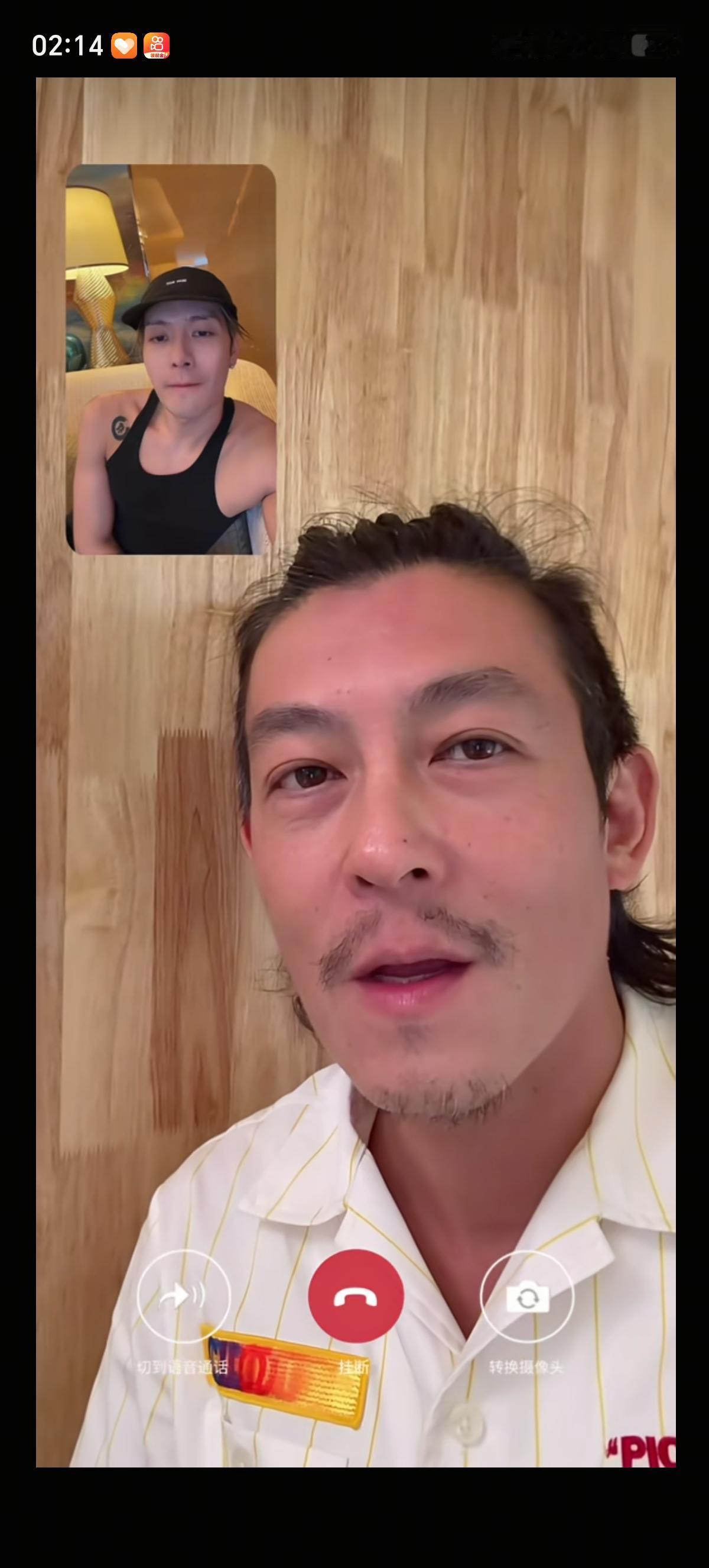 王嘉尔颜值已经超过陈冠希了，最完胜的地方应该是细皮嫩肉方面。陈冠希向王嘉尔借30
